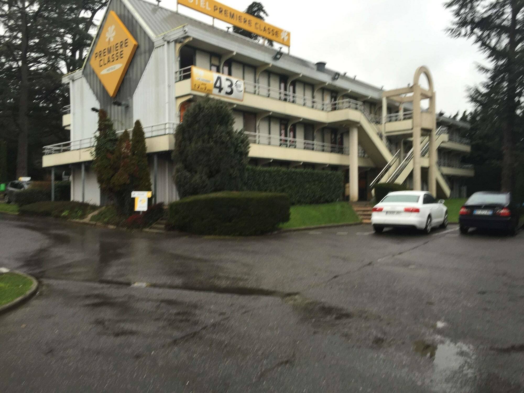 Premiere Classe St Etienne Nord Villars Вилар Экстерьер фото